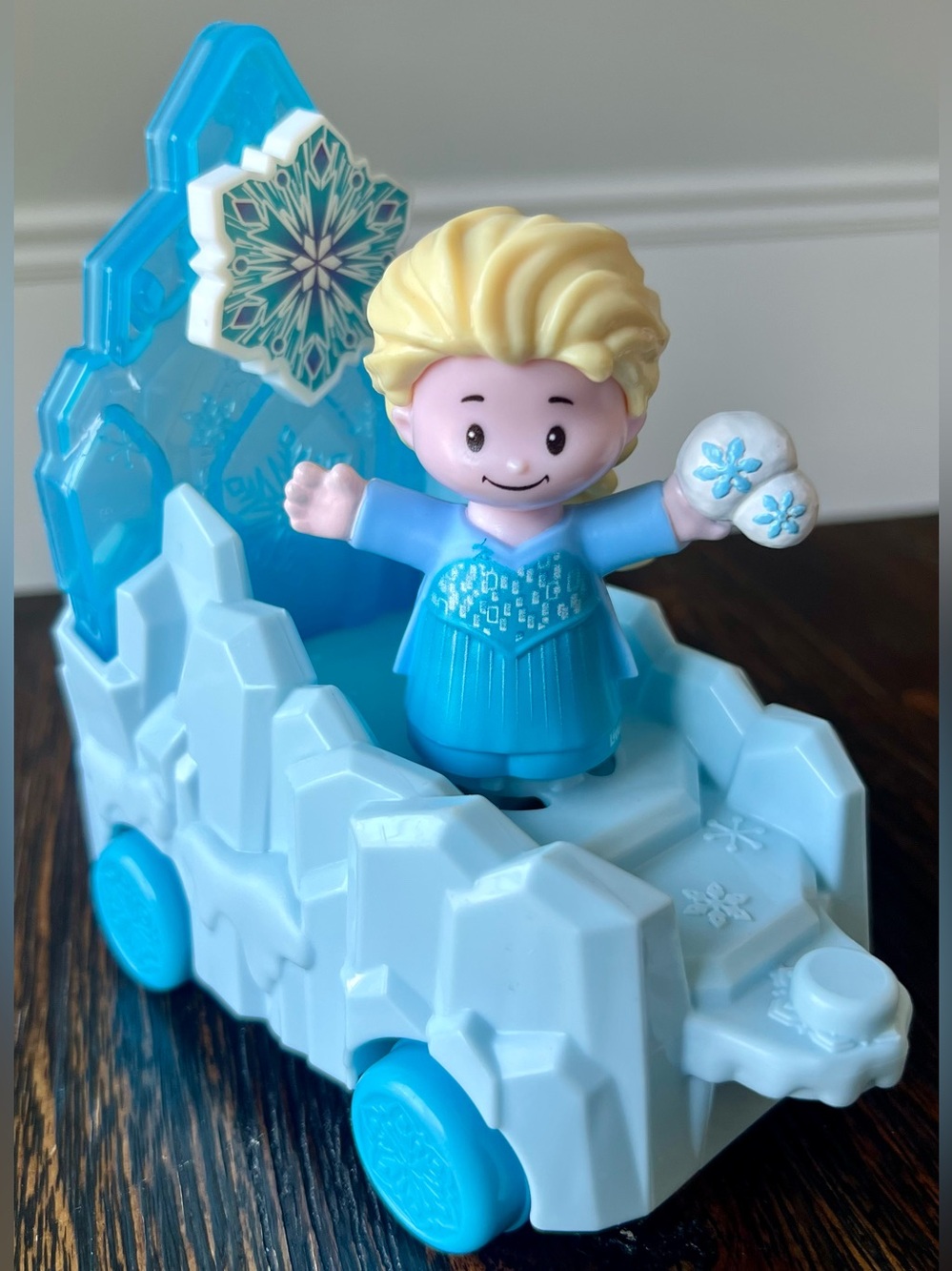 Fisher-Price Little People Elsa with Snowballs Disney Princess Parade Float